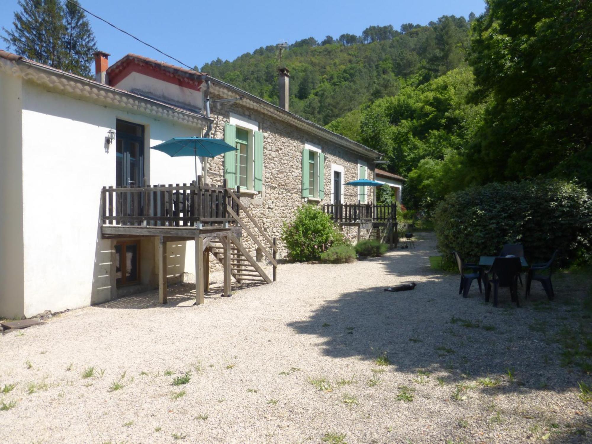 Chateau Du Fraissinet, 6 Gites Sleeping 2-8 Guests, Pool And River On Site La Tronche  Exterior foto